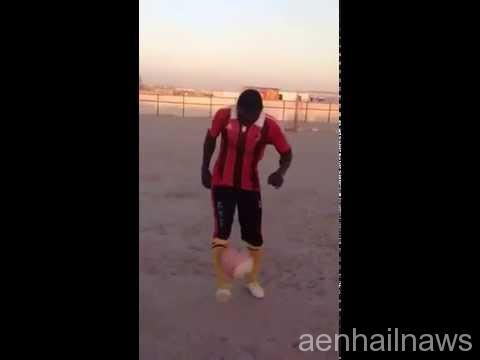 فيديو: راعي غنم بحائل يتحدى ميسي ورونالدو في مهارات كرة القدم