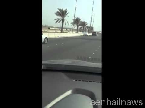 بالفيديو: عناد بين قائد سيارة “يوكن” وقائد “إلنترا” يتسبب بانقلاب على طريق السريع