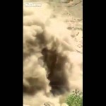 بالفيديو .. أم تنقذ طفلها قبل أن يسحقها السلم الكهربائي