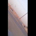 بالفيديو …. العناد يقود سائقَيْن إلى نهاية مأساوية على طريق عام