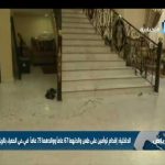بالفيديو : شاهد شاب يستلقي أمام شاحنة مسرعة كادت تدهسه