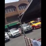 بالفيديو: سقوط حصان على شاب