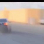 بالفيديو … في موقف عفويه طريفة بين طفل يراشق رجل أمن بالماء في المشاعر المقدسة