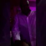 بالفيديو … في موقف عفويه طريفة بين طفل يراشق رجل أمن بالماء في المشاعر المقدسة