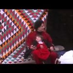 بالفيديو : مصرع “ذئب” على يد مواطن بعدما هاجمه أثناء نومه