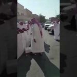 بالفيديو : شاهد .. معلمون تعطلت سياراتهم في الصحراء يُفنّدون ساعة خالد العرج