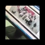بالفيديو :مفحط يصر على التفحيط امام دورية شرطة بميدان عام وسط صياح المتجمهرين