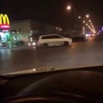 بالفيديو … شخص يعتدي على “عامل” محطة بنزين بالقناة بمحافظة بقعاء بمنطقة حائل..