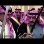 بالفيديو: مواطن بالزي السعودي يوثق ردة فعل الأمريكان لحظة وصوله هو وزوجته مطار واشنطن