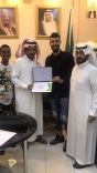 لاعب نادي الإتحاد عبدالله حايف الشمري يزور مركز الدكتور ناصر الرشيد لرعاية الإيتام بحائل