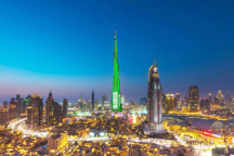 برج خليفة يكتسي باللون الأخضر احتفالًا باليوم الوطني السعودي