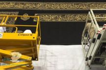 رفع ثوب الكعبة المشرفة بمقدار 3 أمتار