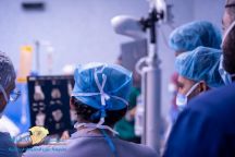 عمليات روبوتية دقيقة تُعزّز نجاح استبدال مفصل الركبة في الدمام الطبي