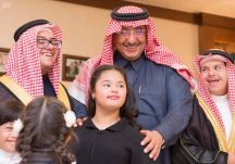 سمو ولي العهد يلتقي وفدا من أعضاء ومنتسبي جمعية صوت متلازمة داون