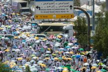 جموع حجاج بيت الله الحرام تستقر على صعيد عرفات الطاهر