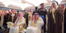 خادم الحرمين يؤدي صلاة الميت على الأمير عبدالرحمن بن عبدالعزيز