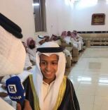 بالصور: أصغر عريس احتفل بزواجه بحضور القنوات التلفزيونية