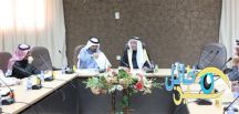 يترأس جلسة المجلس المحلي بالمحافظة‎