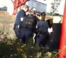 تعتقل إمراة محجبة #( بالفيديو ) إمراة مسلمة تصيح ولكن لا مجيب و الشرطة الفرنسية