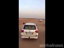 بالفيديو: طفل سعودي يفوز بسيارة جيب لكزس بسباق جري بالبر