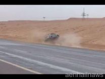 فيديو: مواطن يوثق لحظة انقلاب سيارة بأحد الطريق حائل _ بالجوف