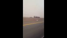 بالفيديو: سائق يقود سيارته عكس الاتجاه بسرعه جنونية على طريق حائل – القصيم