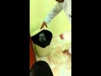 بالفيديو: مشجع يفصخ فنايل عياله الهلالية ويقرطها بدرام البلدية