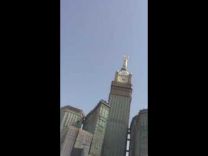 بالفيديو: قطعه غيمة تحجب أشعة الشمس عن المعتمرين في الحرم المكي