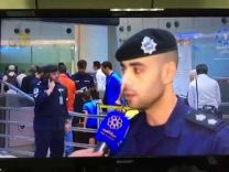 بالفيديو: مدير أمن مطار الكويت يتعرض لحالة إغماء على الهواء مباشرة بسبب نزول السكر