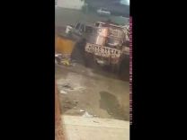 بالفيديو: عامل يلقي مفطحات أرز في القمامة