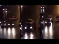 فيديو: مفحط يحاول دهس رجل مرور حاول إيقافه ويفر من الموقع ويصطدم بسيارة آخرى