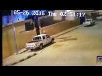 بالفيديو.. مواطن يوثق لحظة سرقة سيارته من أمام منزله