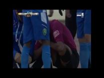بالفيديو: لحظة إصابة حكم الراية في مباراة الفتح والخليج