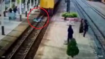بالفيديو : شخص رمى بنفسه تحت عجلات القطار  وخرج سالما