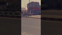 بالفيديو :حادث تصادم أثناء مرور موكب أمير الرياض في وادي الدواسر