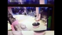 كاميرا مراقبة ترصد سرقة سيارة مواطن في الخُبر أمام عينه.