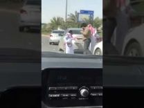 بالفيديو.. مضاربة على طريق الملك فهد