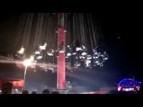 بالفيديو: سقوط مروع لأرجوحة هوائية تقل العشرات