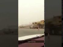 سقوط برج كهرباء عملاق على طريق الخرج- الرياض اصطدمت به شاحنة كبيرة؟