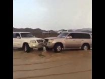 بالفيديو حادث اصطدام سيارتين في شعيب يمشي