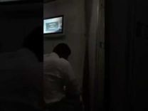 بالفيديو: طائرة تهبط في مطار الملك عبدالعزيز بجدة و تتفاجأ بعدم وجود موقف لها