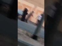 بالفيديو: شاب ينهال بالضرب المبرح على رجلآ وإمرأة مسنين بالعصا في أحد الشوارع بالرياض.. قيل أنهما والداه