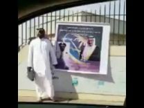 بالفيديو: موظف بالخطوط السعودية يبتكر طريقة خارج الصندوق لتوصيل شكواه للملك سلمان!