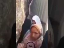 شاهد: مواطن يوثق بالفيديو ما يفعله بعض زوار المدينة المنورة في جبل أحد من معتقدات شركية