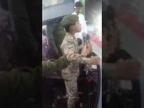 بالفيديو: طفل يُلقي قصيدة وطنية للجيش السعودي.. شاهد ماذا حدث له فور انتهائه منها!