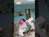 بالفيديو: معلمين يفحطون بكرسي دوار داخل فناء مدرسة لعدم وجود طلب