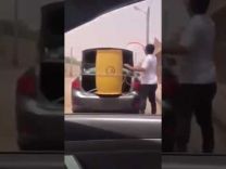 بالفيديو: شاهد ما فعله مقيم فلبيني لاصطياد ضبًا في إحدى المناطق الصحراوية