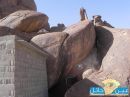 في الجِبال مضافة للمسافرين #مواطن حائلي يبني كوخا