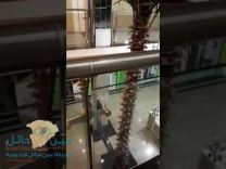 مناشدة لمدني حائل سياج بمجمع تجاري يشكل خطر على المتسوقين