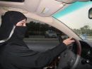فتاة تسرق سيارة من عامل أجنبي  وتصطدم بدورية أمنية وتهرب وسط الأحياء #في حادثة غريبة بحائل وكأنك تشاهد ( فلم أكشن أمريكي )
